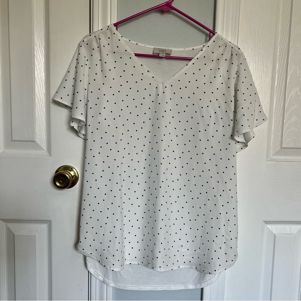 LOFT flutter sleeved top. NWOT Size Medium